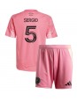 Billige Inter Miami Sergio Busquets #5 Hjemmedraktsett Barn 2025-26 Kortermet (+ Korte bukser)